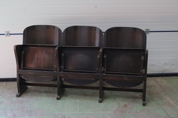 Afbeelding van Antiek Houten Bioscoopbank van 3 Stoelen