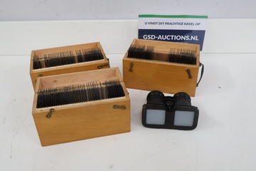 Afbeelding van Vintage stereoscoop met 3 kistjes glasdia's