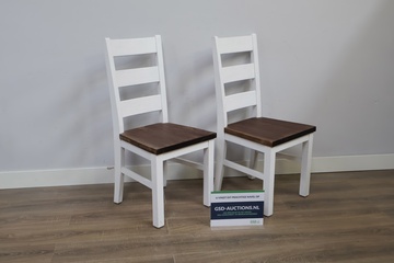 Afbeelding van Set van 2 Witte Houten Eetkamerstoelen met Bruine Zitting