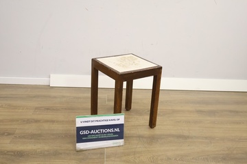 Afbeelding van Antiek Houten Bijzettafel met Keramiek Blad'