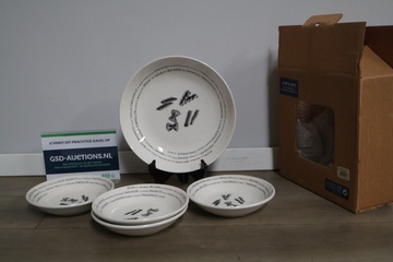 Afbeelding van Italiaanse pasta se met groote schaal en 4 kleineren schalen