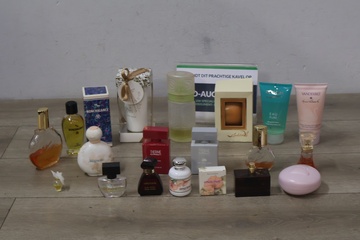 Afbeelding van Mix van verschillende parfumflesjes 20 stuks