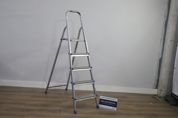 Afbeelding van Aluminium huishoudtrap met 5 treden