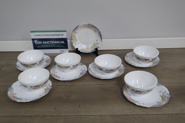 Afbeelding van Arcopal servies met kommen en schotels 13 stuks