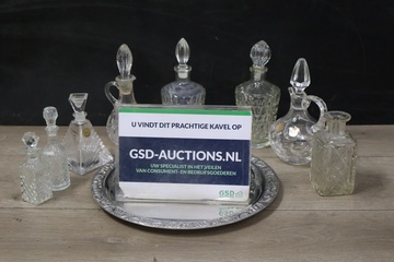 Afbeelding van Kristallen karaffen en flessen 8 stuks