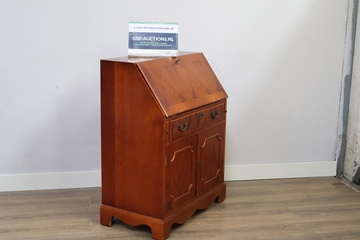 Afbeelding van Wortel Notenhouten Klepbureau/Secretaire''