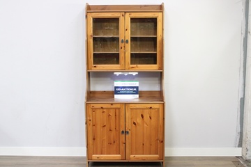 Afbeelding van Grenenhouten Buffetkast met Verlichting