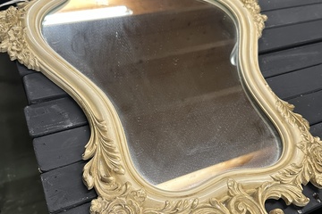 Afbeelding van 108. Spiegel met versierde rand