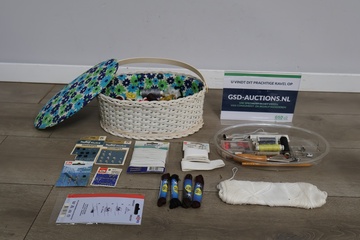 Afbeelding van Rotan naaimand met accessoires'