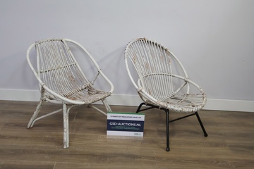 Afbeelding van Set van 2 Vintage Witte Rotan Kuipstoelen