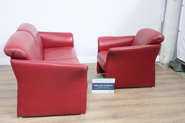 Afbeelding van Rood Leren 2-Zitsbank met Bijbehorende Fauteuil
