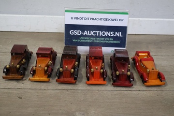 Afbeelding van Vintage houten speelgoedauto's 6 stuks