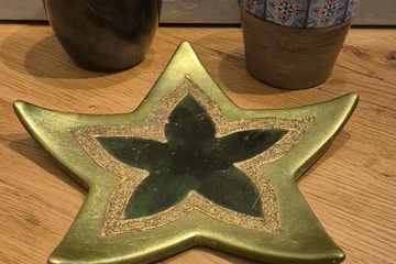 Afbeelding van 2 kleine potjes en een schaaltje