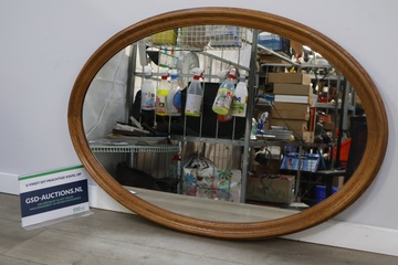 Afbeelding van Ovale spiegel met houten lijst