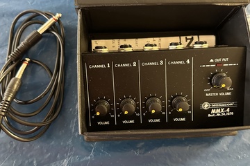 Afbeelding van Monacor MMX-4 4-kanaals microfoon mixer.    Compacte tafelmo