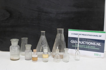 Afbeelding van Set van 10 Vintage Apothekers-/Laboratoriumglaswerk