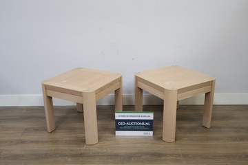 Afbeelding van Set van twee houten bijzettafels