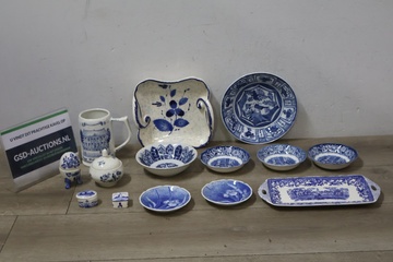 Afbeelding van Mix van 14 Stuks Blauw/Wit Porselein