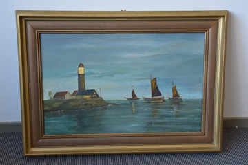 Afbeelding van Ingelijst schilderij van 3 schepen bij een vuurtoren.