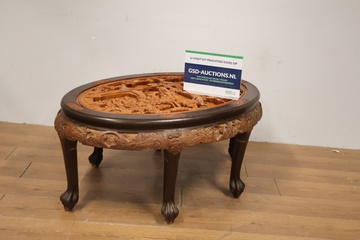 Afbeelding van Oosterse Ovale Salontafel met Houtsnijwerk