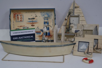 Afbeelding van Maritieme decoratieset met boot en fotolijsten