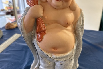 Afbeelding van keramieken beeld van Budai, ook bekend als de Laughing Buddh