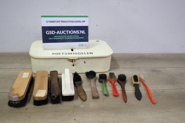 Afbeelding van Vintage Emaillen Schoenenpoetskistje met 11 Borstels'