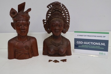 Afbeelding van Set van 2 Vintage Houten Balinese Bustes