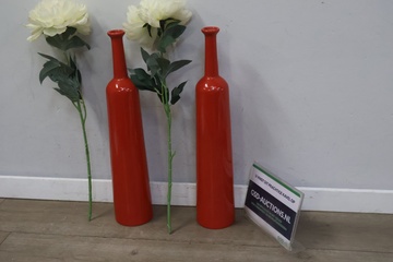 Afbeelding van Rode vazen 2 stuks met 2 kunst pioenrozen