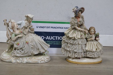 Afbeelding van Klassieke porseleinen beeldjes 2 stuks
