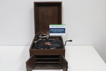 Afbeelding van Antieke His Master's Voice Grammofoon met 3 Platen