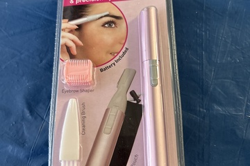 Afbeelding van Beauty Trimmer – wenkbrauw & precisietrimmer – nieuw in verp