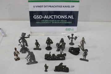 Afbeelding van Mix van 13 Tinnen Miniaturen