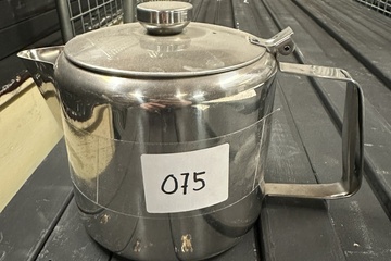 Afbeelding van 075. Metalen theepot