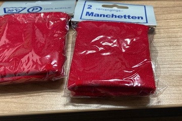 Afbeelding van 20 2 X rode manchetten