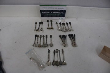 Afbeelding van Set van 35 Vintage Verzilverde Lepeltjes & Vorkjes