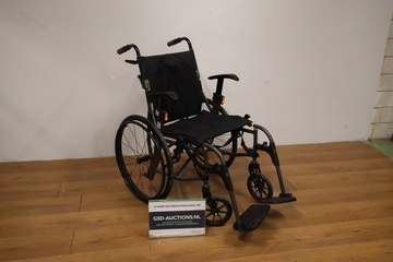 Afbeelding van Zwarte Excel Rolstoel met Voetsteunen