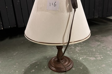 Afbeelding van 116. Lamp met kap