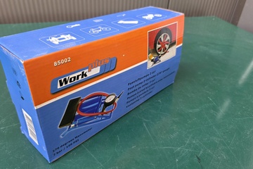 Afbeelding van Voetpomp 2-cilinders met manometer