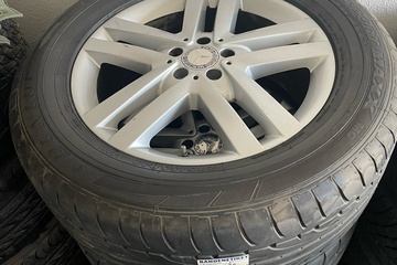 Afbeelding van Mercedes GL uit 2014 set velgen met banden (13)