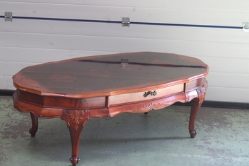 Afbeelding van Wortwlnotenhouten Queen-Anne Stijl Salontafel''