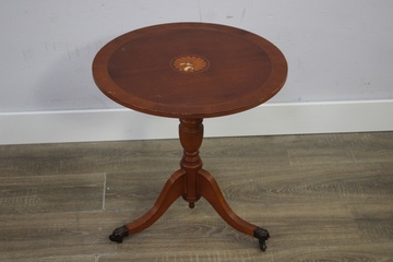 Afbeelding van Klassiek Engels Wijntafeltje met Inlegwerk