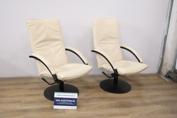 Afbeelding van Set van 2 Wit Leren Fauteuils met Zwarte Voet