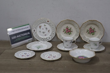 Afbeelding van Mix van 11 Stuks Vintage Porselein Servies