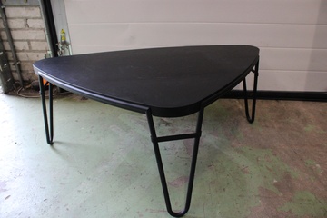 Afbeelding van Cassina - Haarspeldpoot Salontafel van Charlotte Perriand