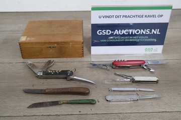 Afbeelding van Vintage Houten Sigarendoosje met 7 Zakmessen