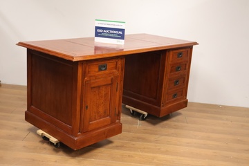 Afbeelding van Houten bureau met lades en kastje