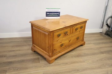 Afbeelding van Vintage Lage Grenenhouten TV-Meubel'