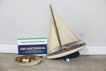 Afbeelding van Houten Modelzijlboot met Roeibootje