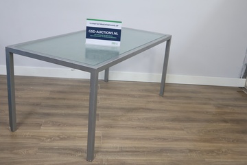 Afbeelding van Rechthoekige tafel met glazen blad